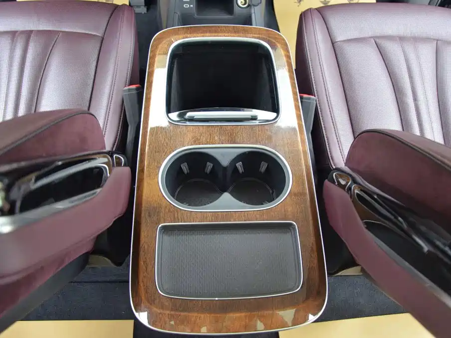 Фото 9 - Hongqi HQ9