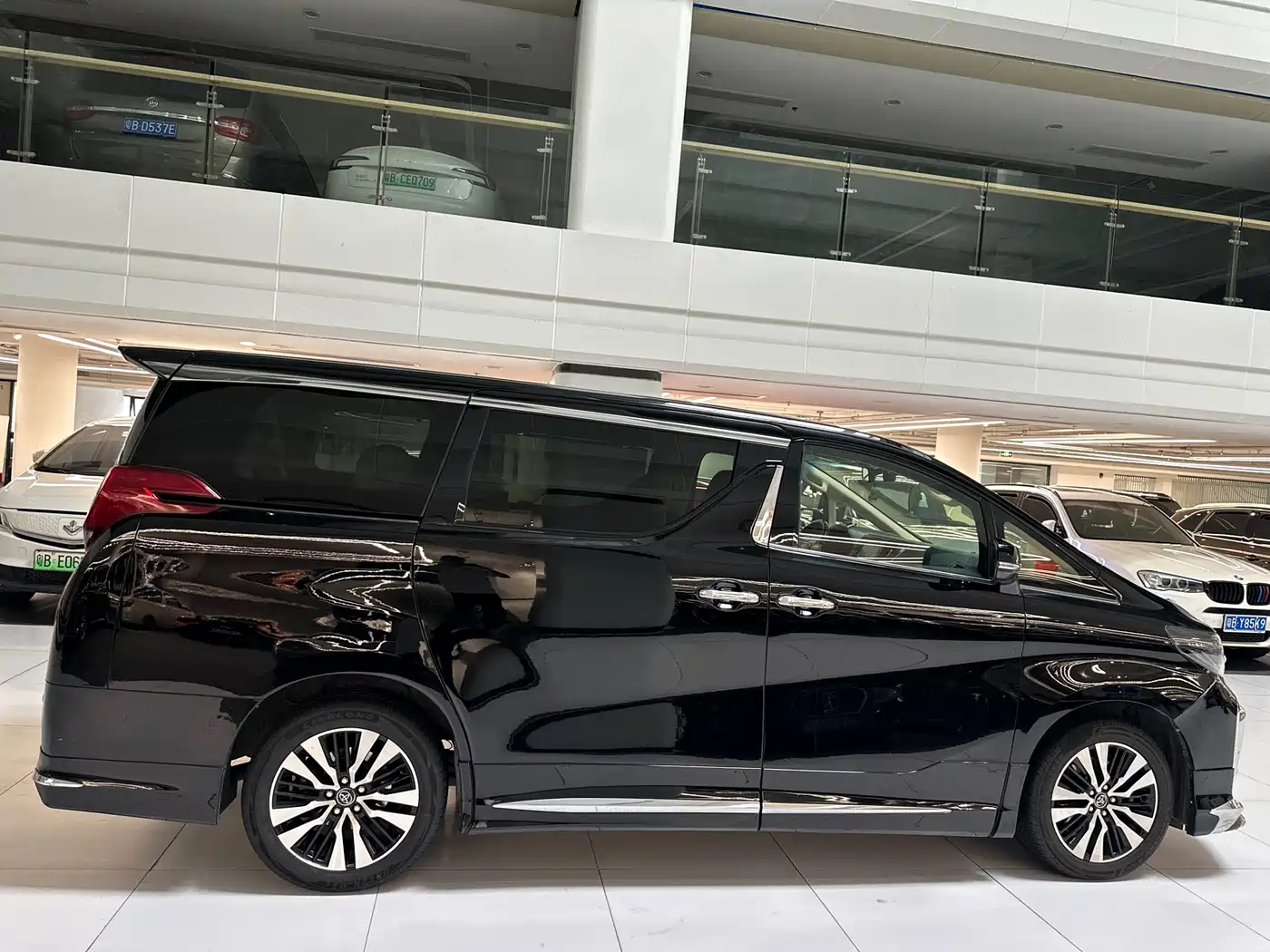 Toyota Alphard 2015 3.5L Luxury Edition фото 3