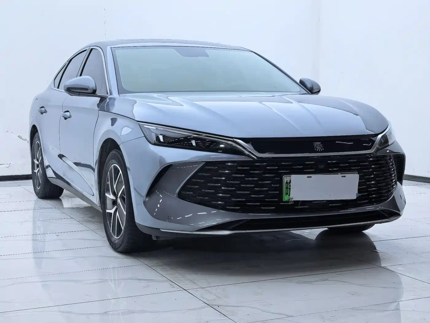 BYD Qin L 2024 DM-i 120KM Leading фото 3