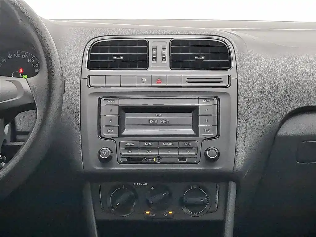 Volkswagen Polo 2016 1.4L Automatic Trend фото 12