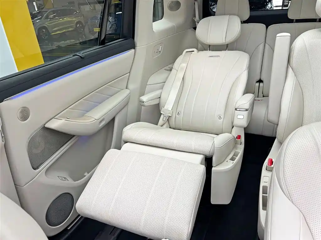 AITO Wenjie AITO M8 2025 Model Extended Range Max+ Edition 53.4kWh 6-Seater фото 27