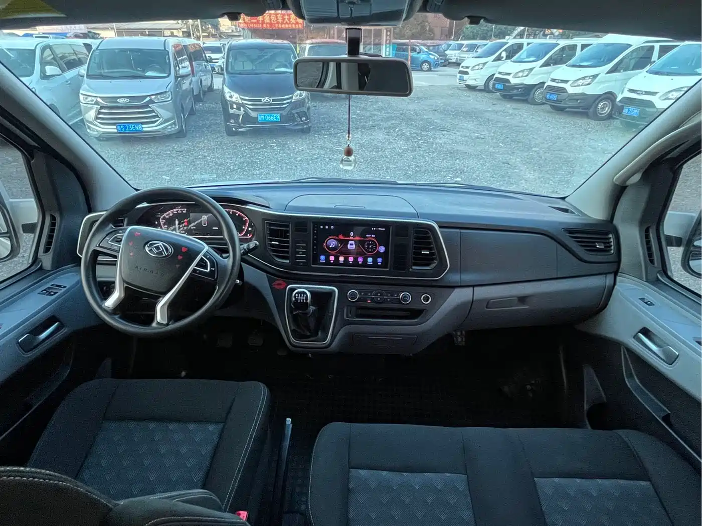 SAIC Maxus Xintu V80 2024 Model PRO Business 6MT Long Wheelbase Medium Roof 147Ps 9-seater Three-row Non-commercial фото 9
