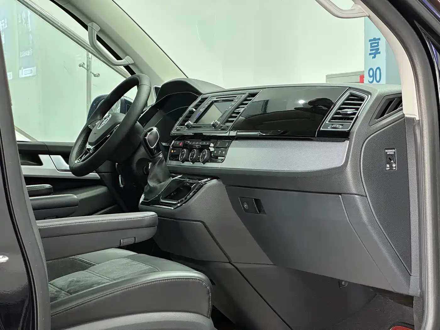 Volkswagen Multivan 2017 2.0TSI AWD Premium Edition 7-Seater фото 13
