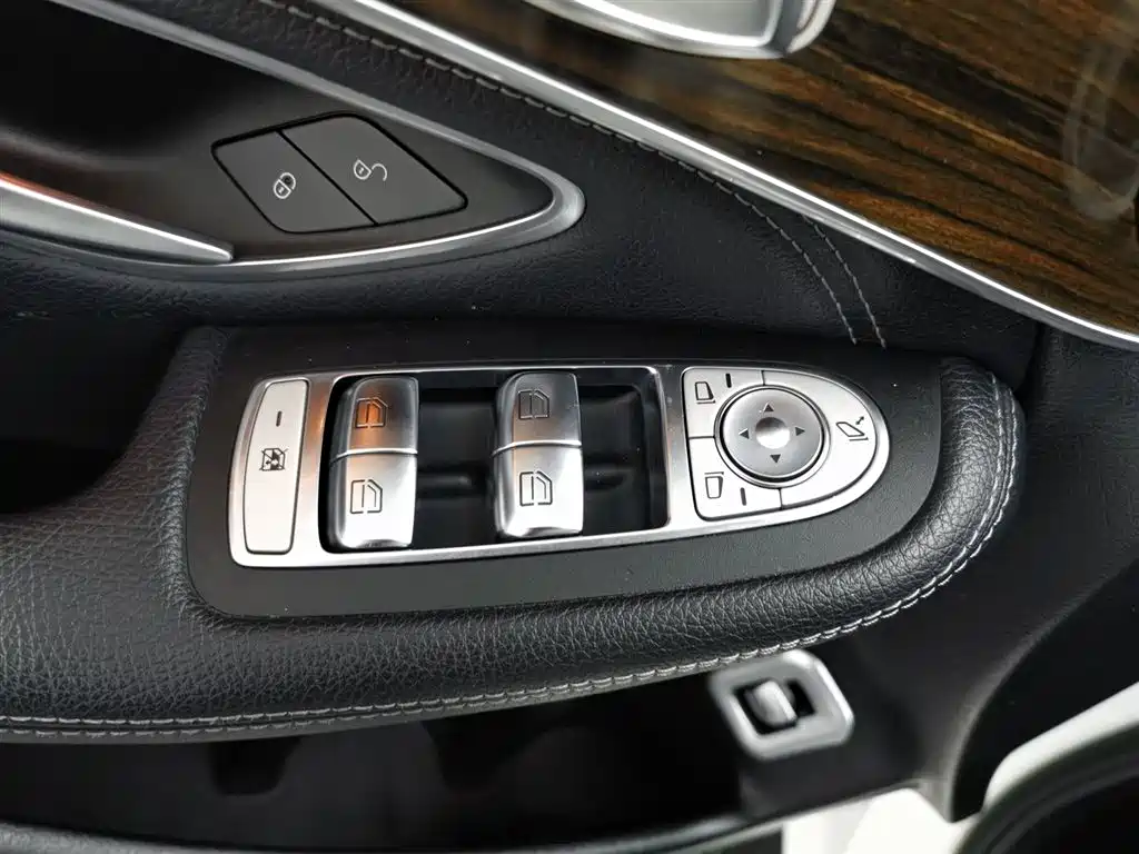 Mercedes-Benz GLC 2018 Facelift GLC 260 4MATIC Luxury фото 9