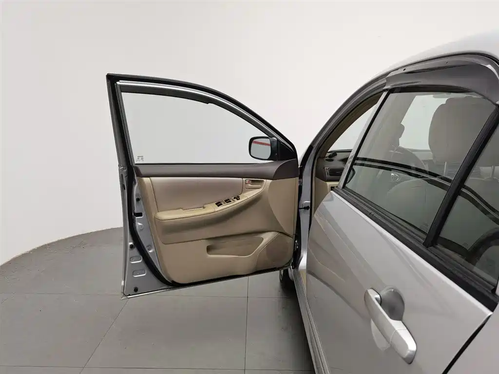 Toyota Corolla 2010 1.6L Manual Classic Edition фото 8