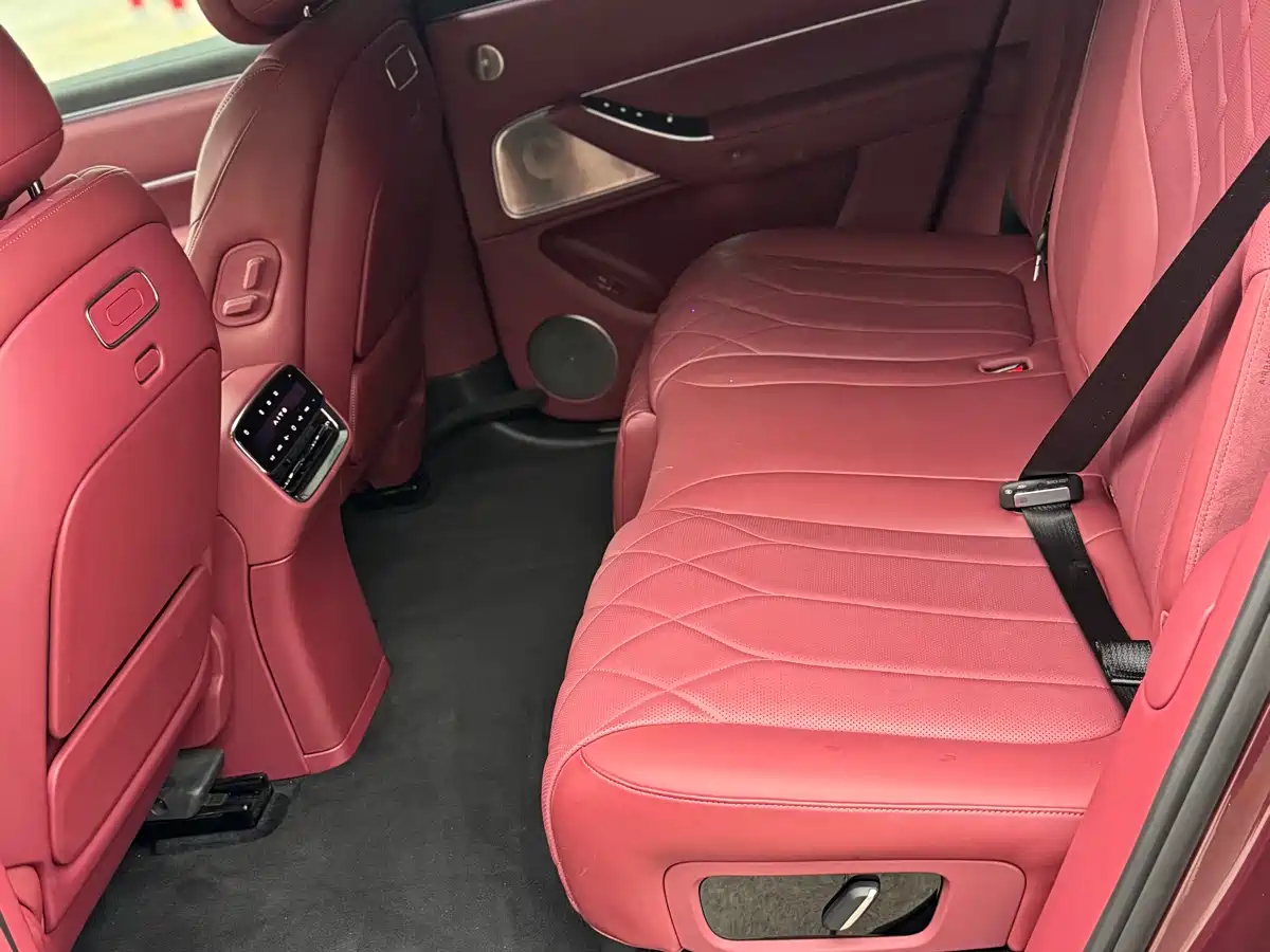AITO Wenjie AITO M8 2025 Model Extended Range Ultra Edition 53.4kWh 5-Seater фото 5
