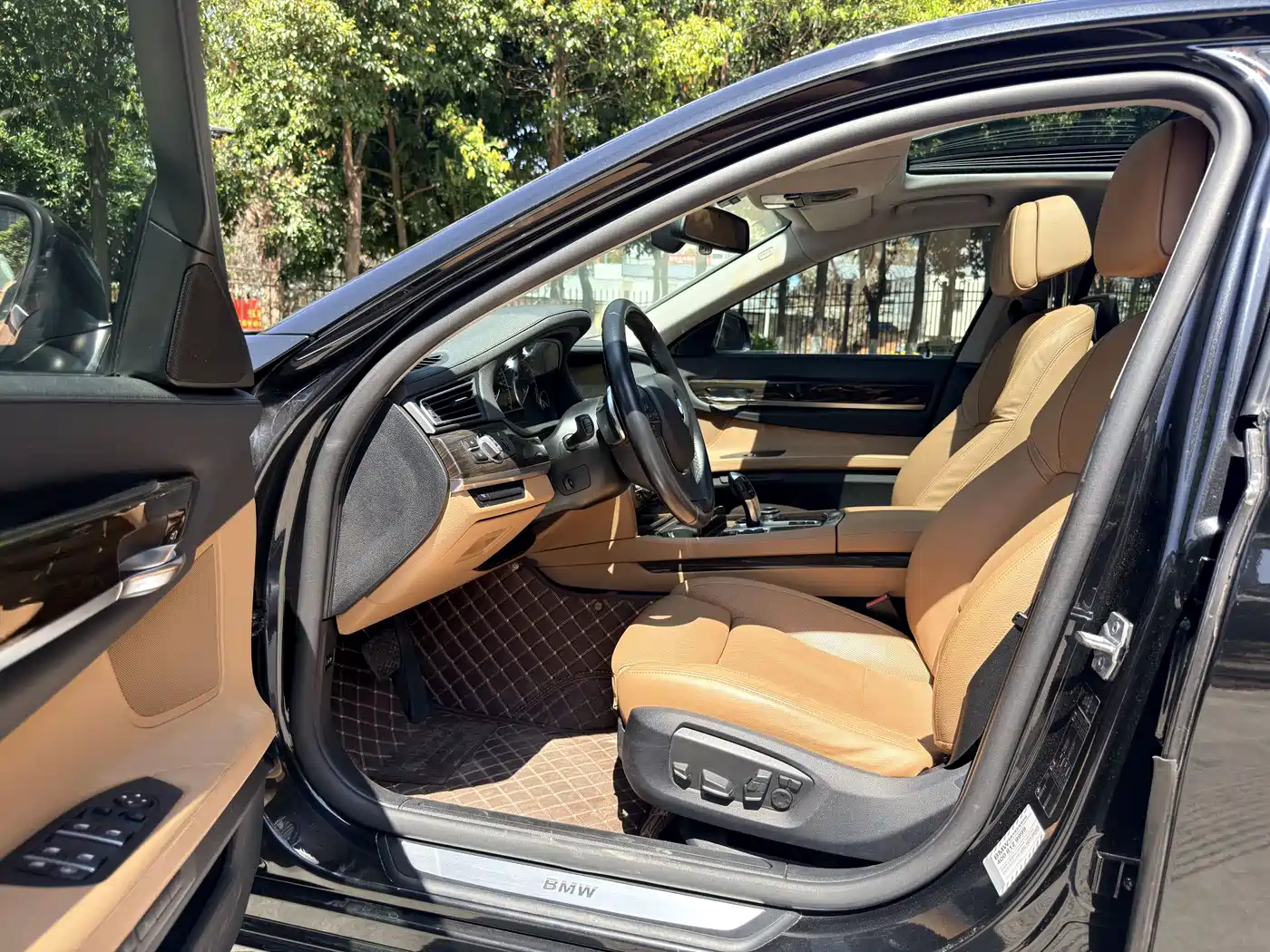 BMW 7 Series 2013 Model 740Li Leading фото 10