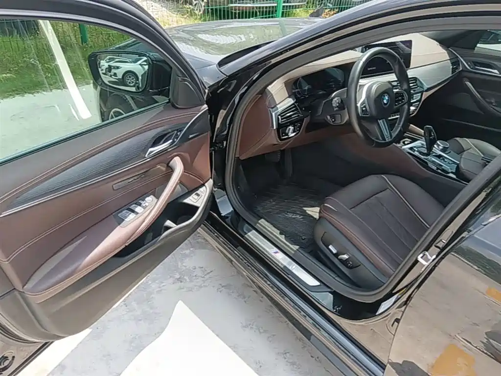 BMW 5 Series New Energy 2021 535Le M Sport Package фото 16
