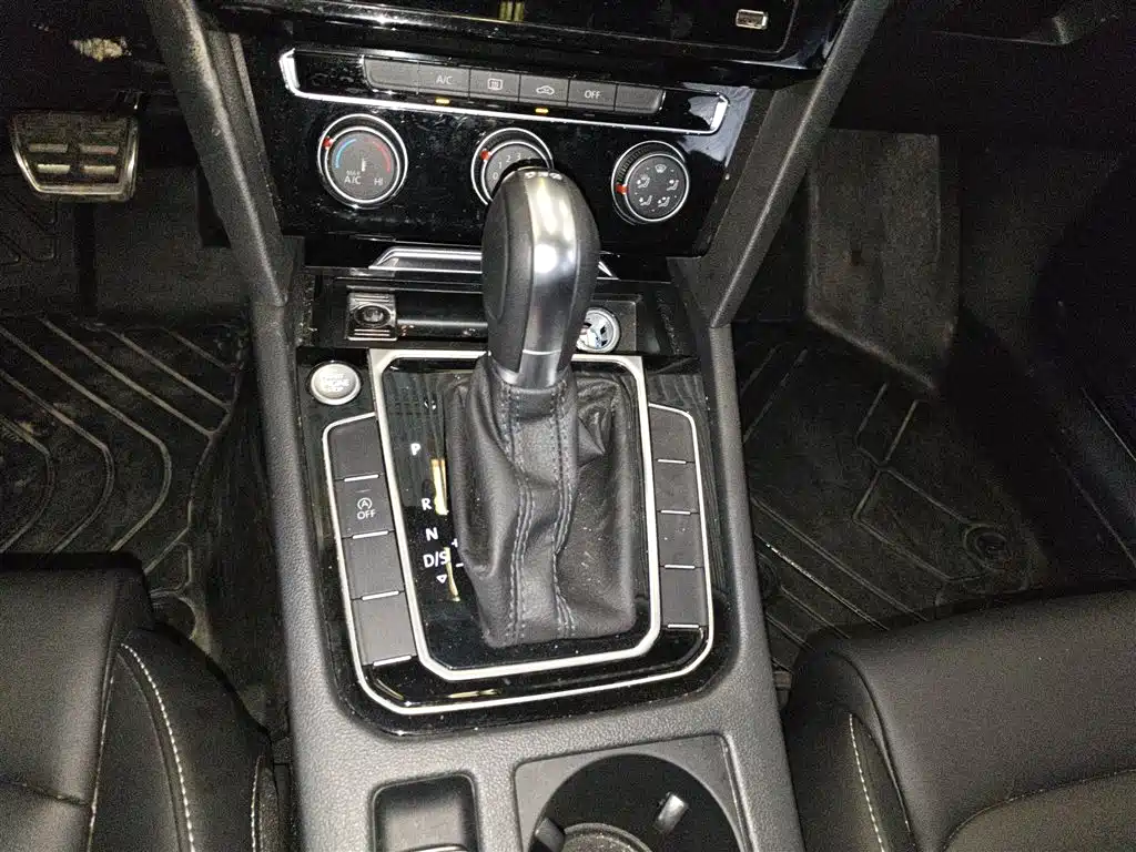 Volkswagen Magotan 2025 Popular Edition 280TSI DSG Comfort фото 10