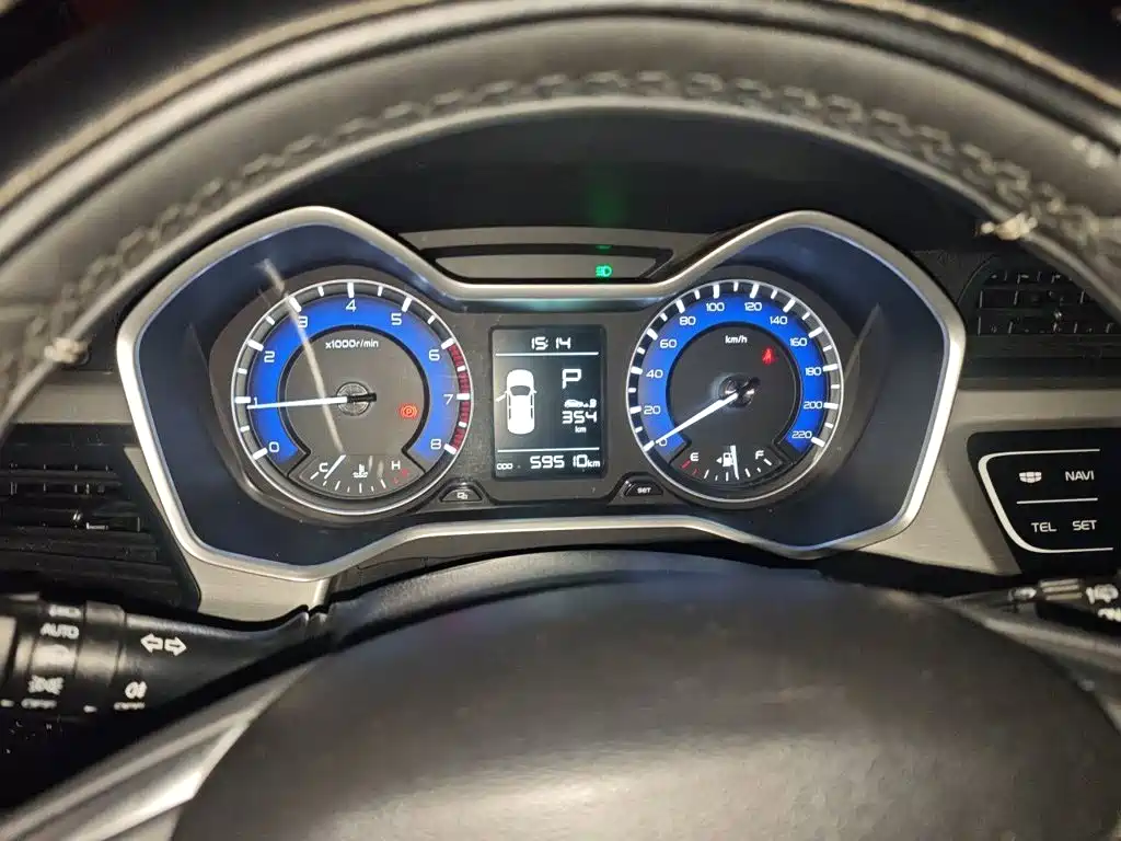 Фото 4 - Geely Vision X3