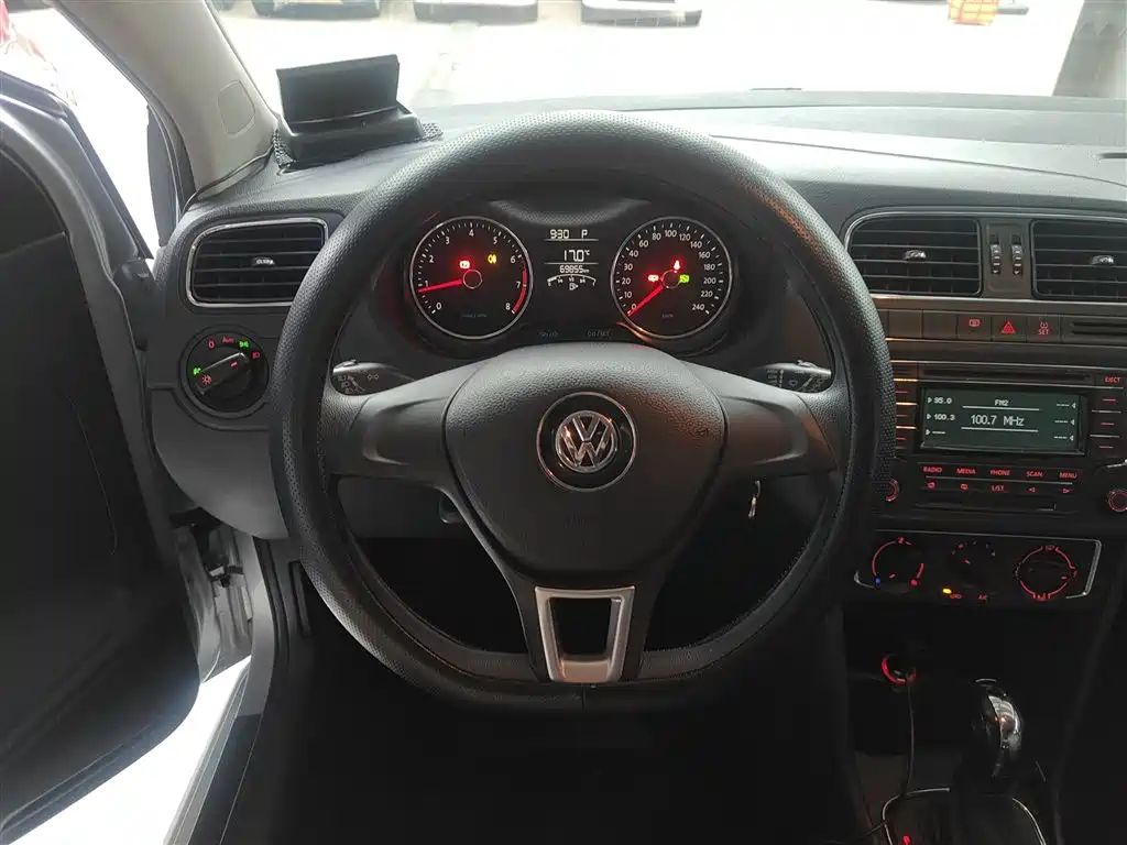 Volkswagen Polo 2014 1.4L Automatic Comfort Edition фото 3
