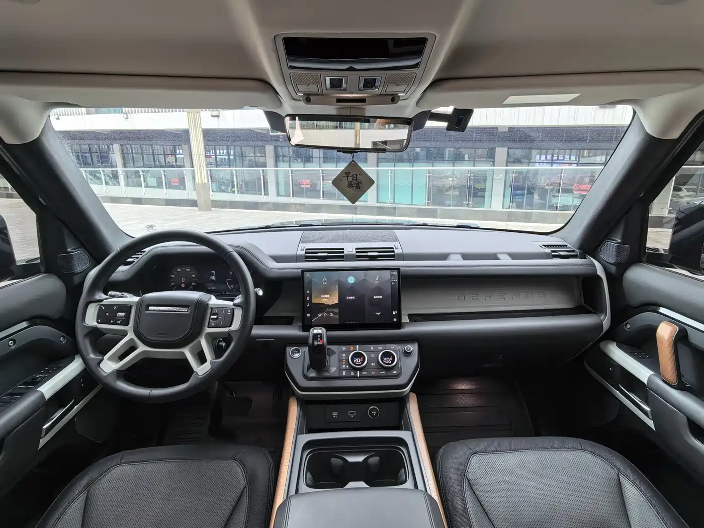Land Rover Defender 2023 Model 110 3.0T P400 X-DYNAMIC HSE фото 16