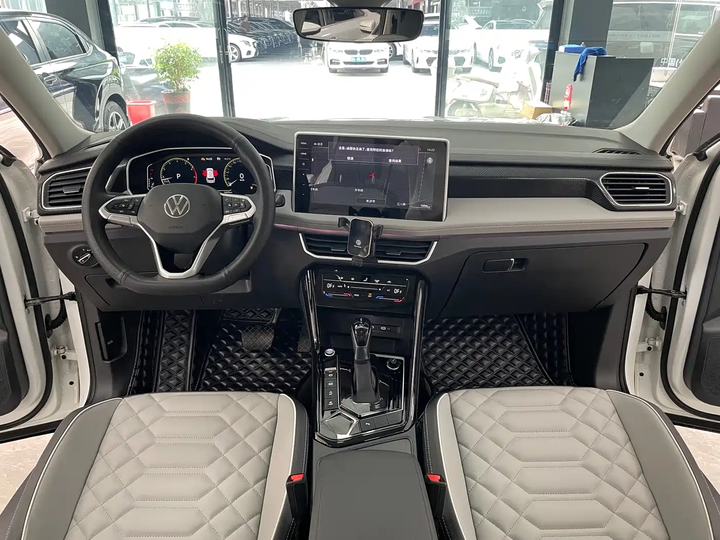 Volkswagen Tayron 2023 280TSI 2WD Luxury Plus Advanced Edition фото 8