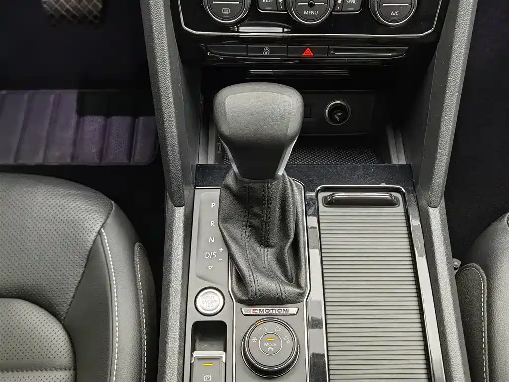 Volkswagen Teramont 2020 380TSI 4WD Luxury Edition China VI фото 13