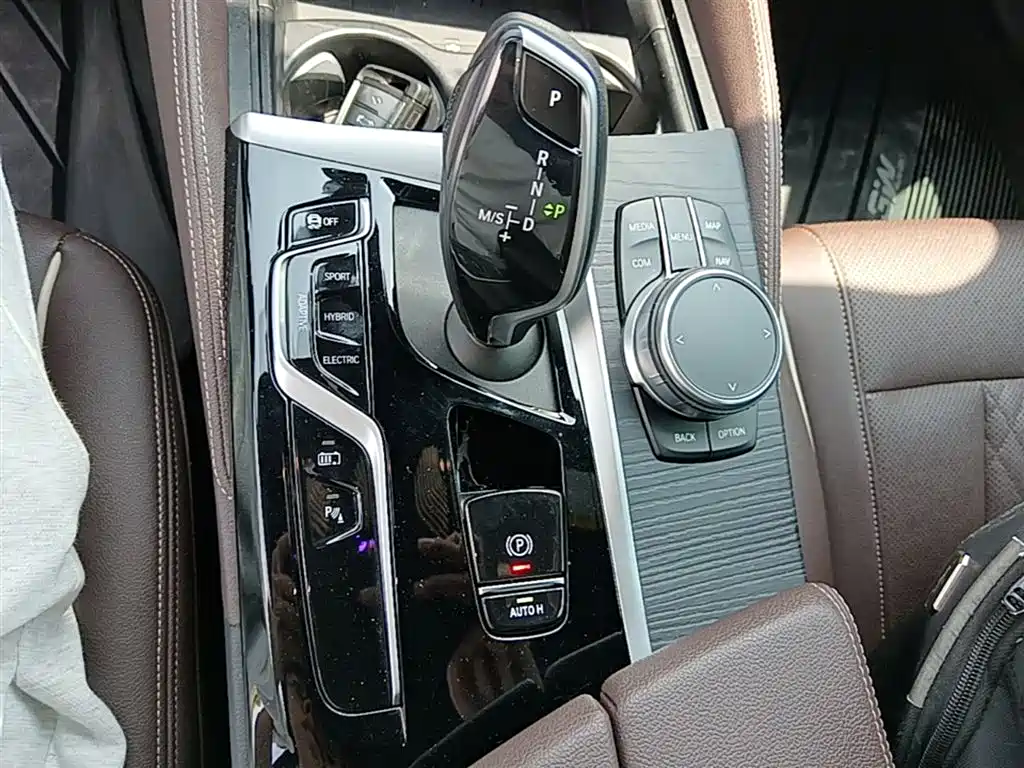 BMW 5 Series New Energy 2021 535Le M Sport Package фото 14