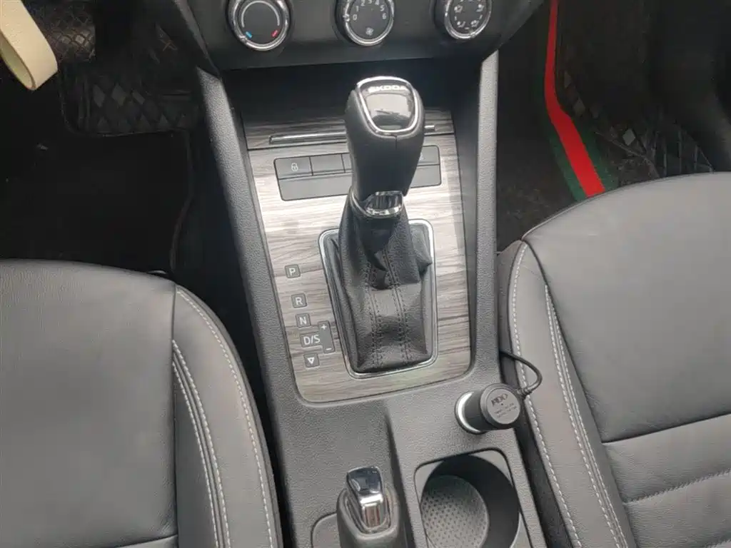 Škoda Octavia 2017 1.6L Automatic Smart Edition фото 14