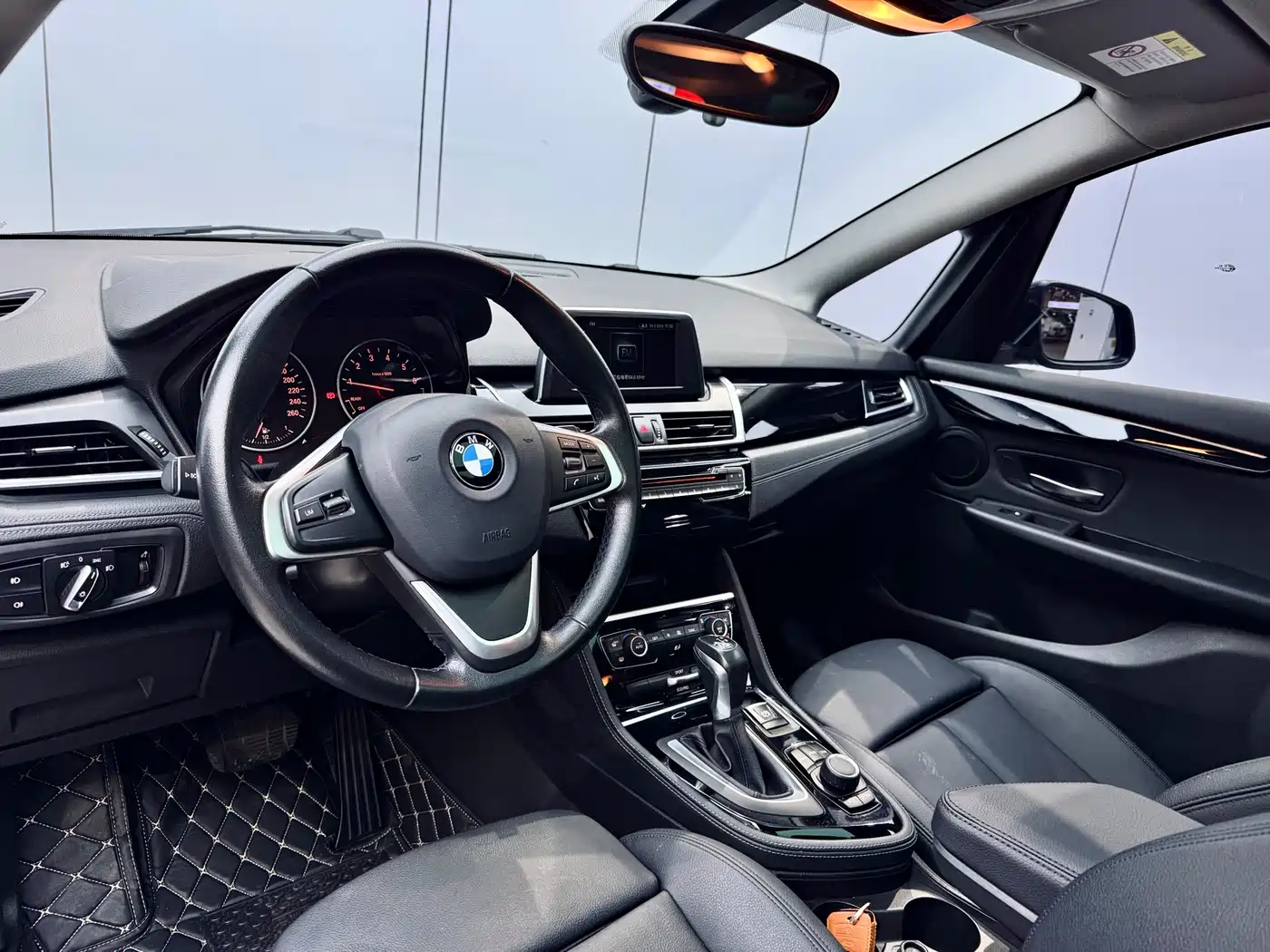 BMW 2 Series Touring 2016 218i Sport Design Package фото 8