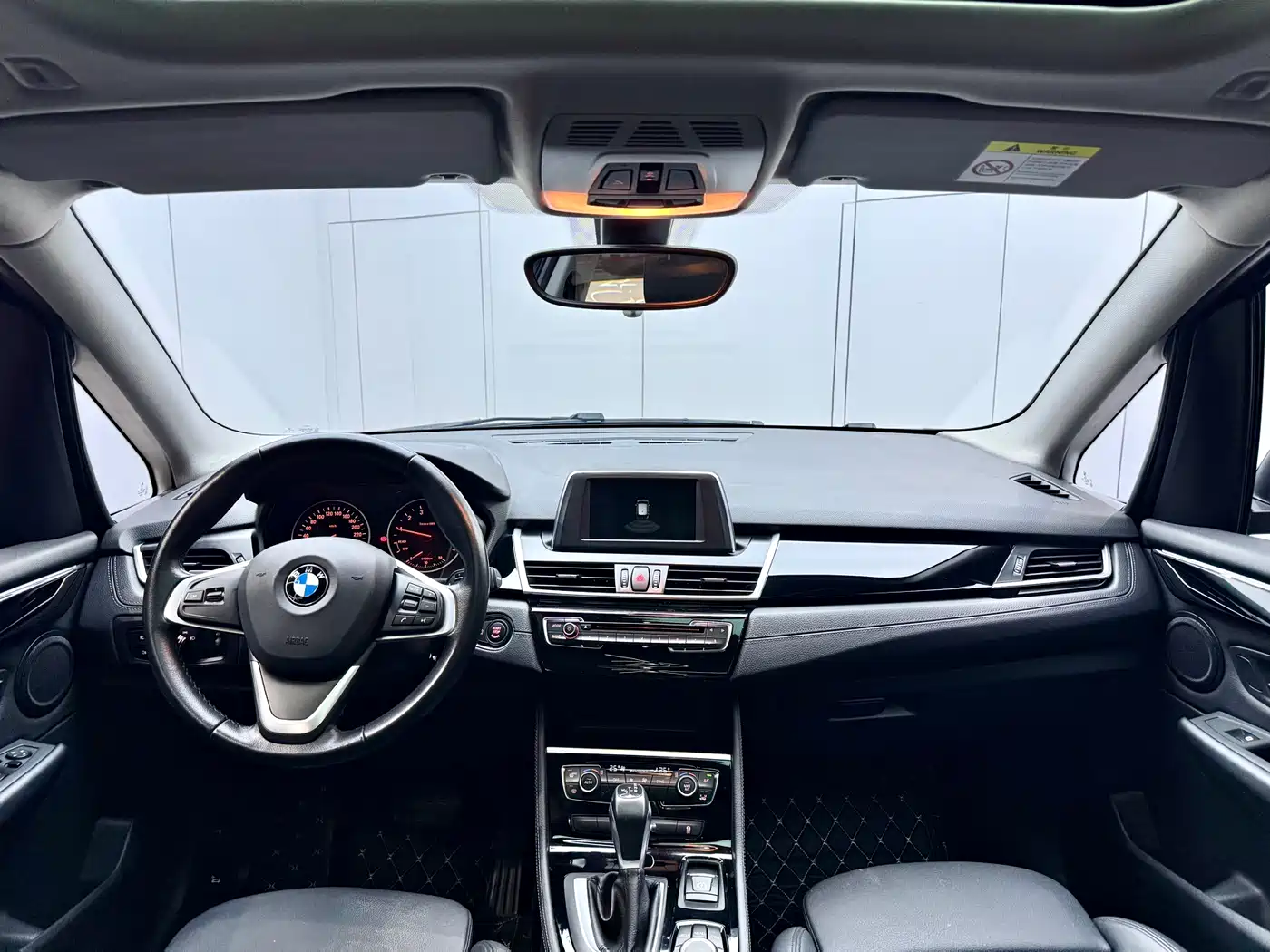 BMW 2 Series Touring 2016 218i Sport Design Package фото 19