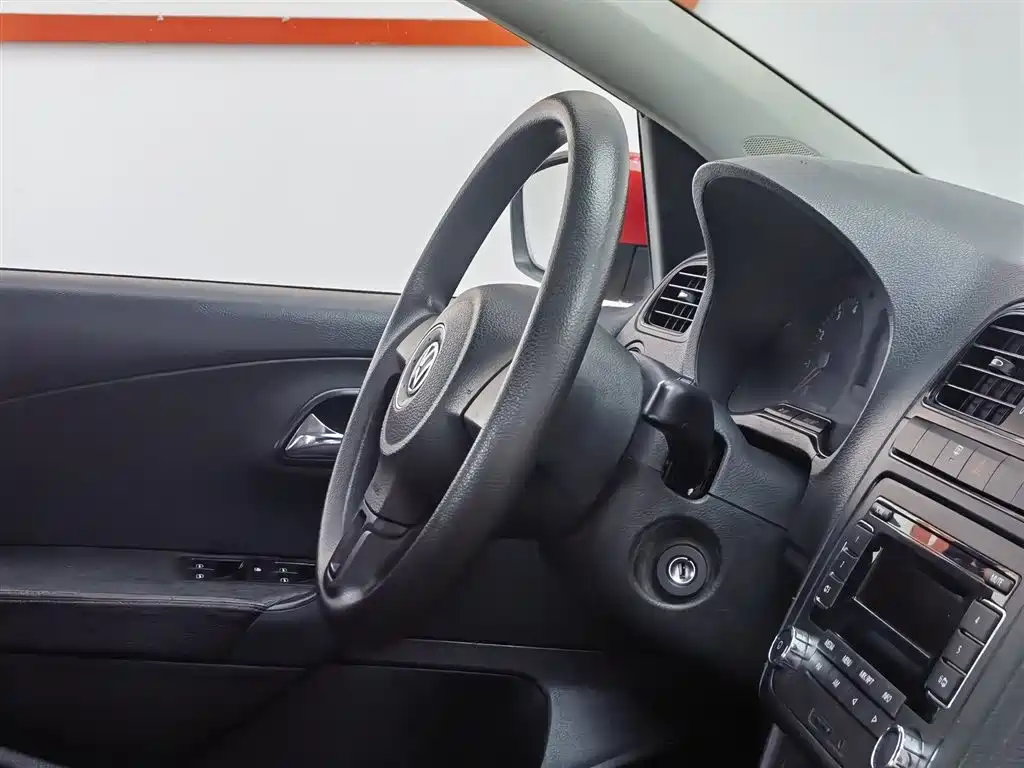 Volkswagen Polo 2013 1.4L Manual Trend Edition фото 22