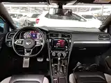 صورة 10 - Volkswagen Golf