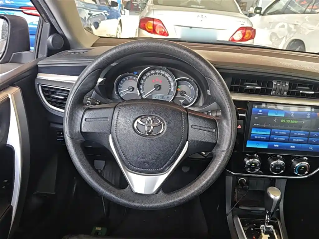 Toyota Corolla 2017 Facelift 1.6L S-CVT GL фото 11