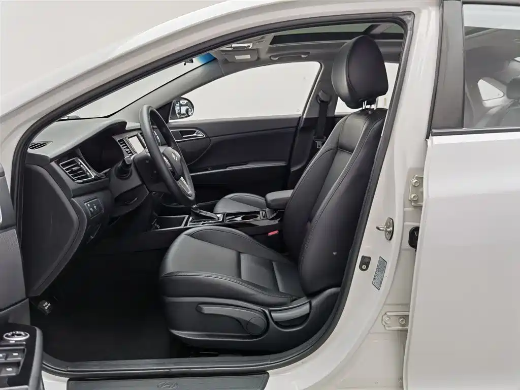 Hyundai Mistra 2016 1.6T Automatic Smart GLS фото 10