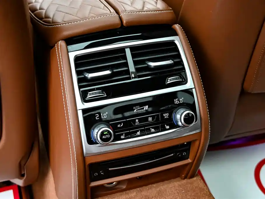 BMW 7 Series 2019 Facelift 740Li xDrive Executive M Sport Package фото 41