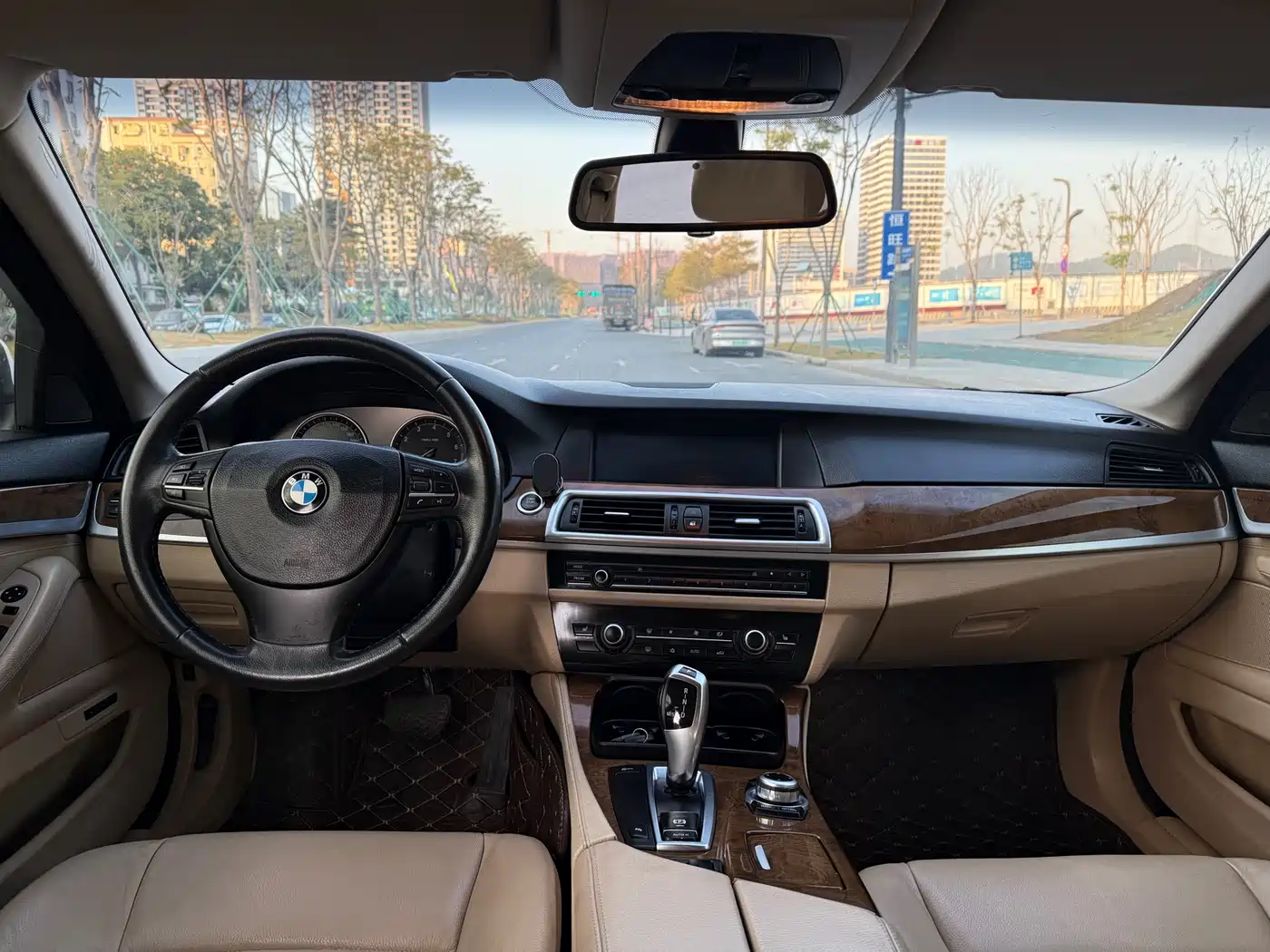 BMW 5 Series 2011 528Li Luxury фото 11