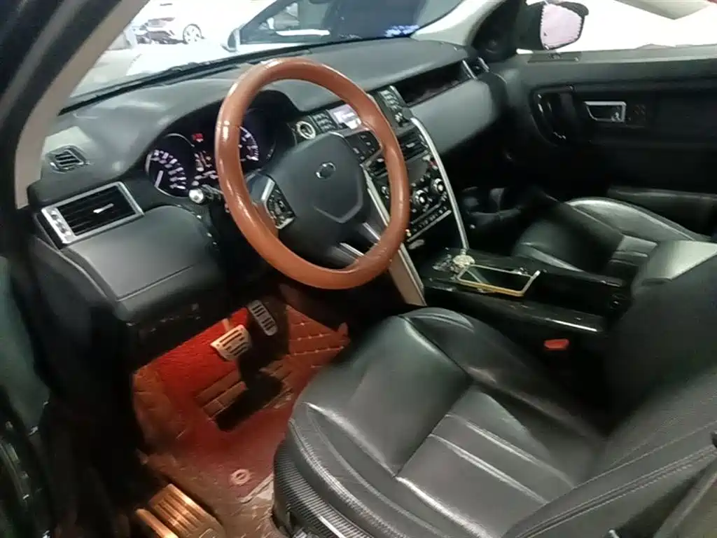 Land Rover Discovery Sport 2016 2.0T HSE фото 7