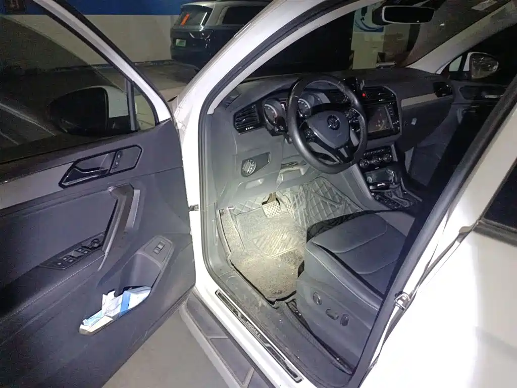 Volkswagen Tiguan L 2018 380TSI Automatic AWD Luxury Edition фото 14