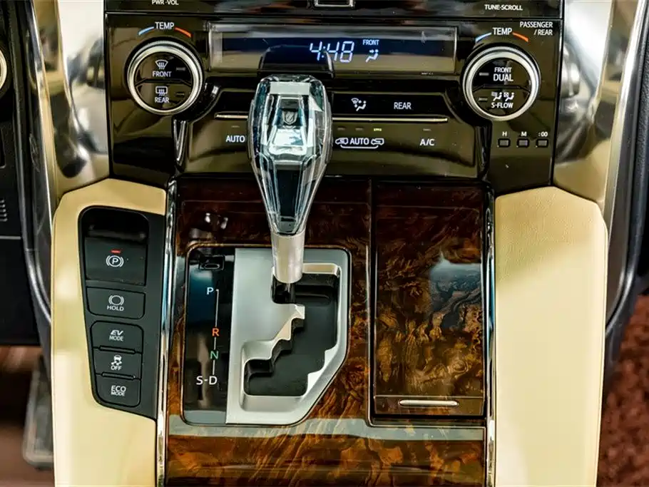 Toyota Alphard 2021 Hybrid 2.5L Luxury фото 15