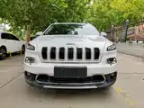 Photo 2 - Jeep Cherokee