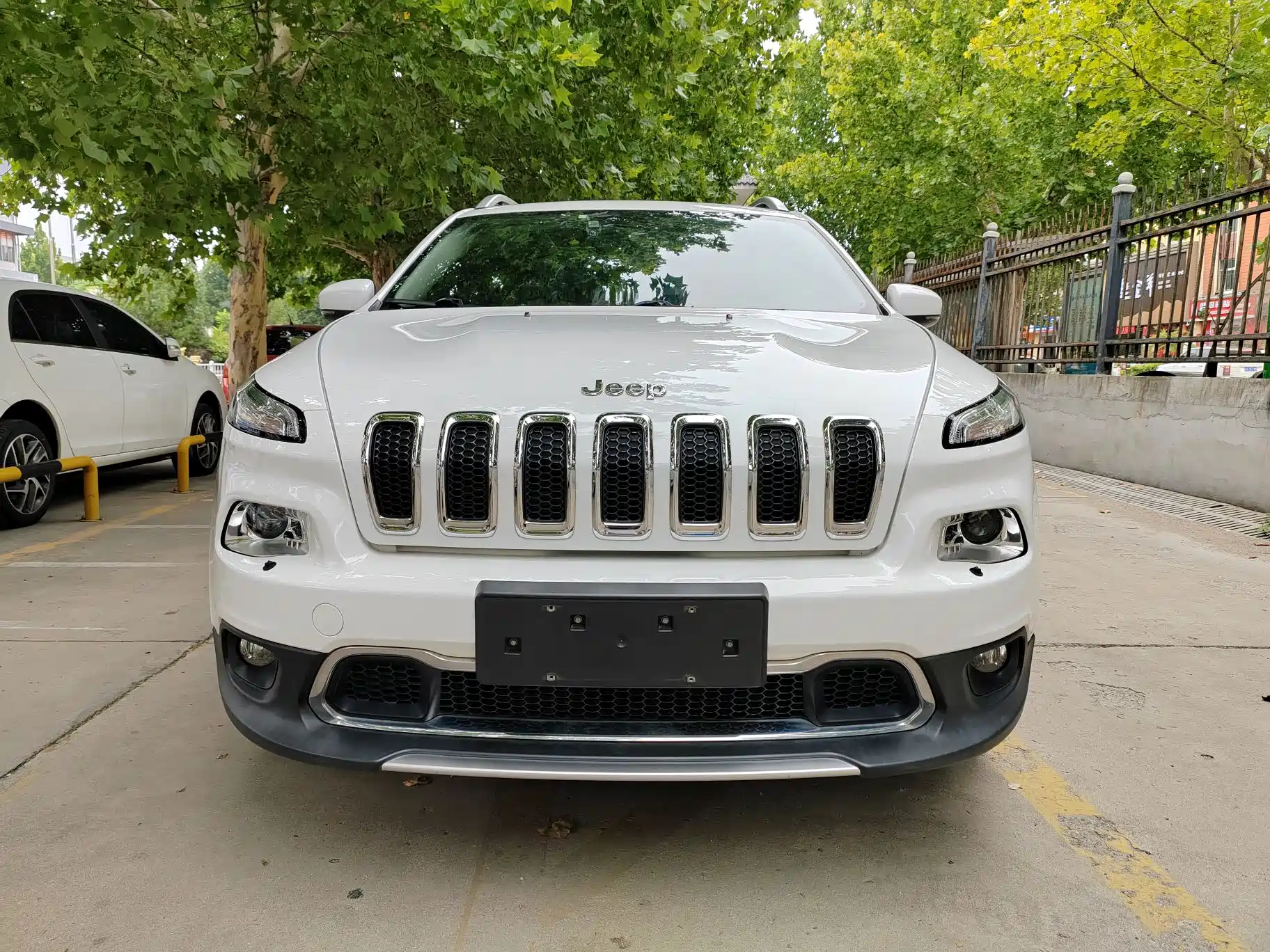 Photo 2 - Jeep Cherokee