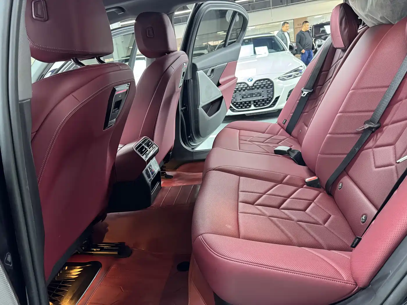 BMW 5 Series 2025 525Li M Sport Package фото 14