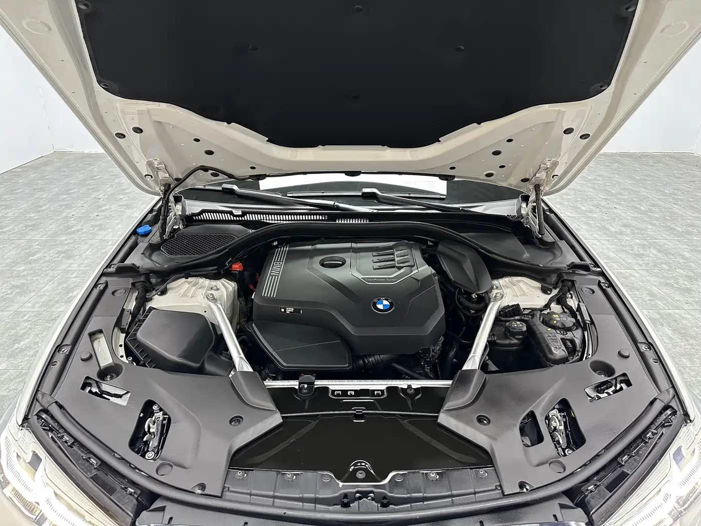 BMW 5 Series 2023 530Li Leading M Sport Package фото 22