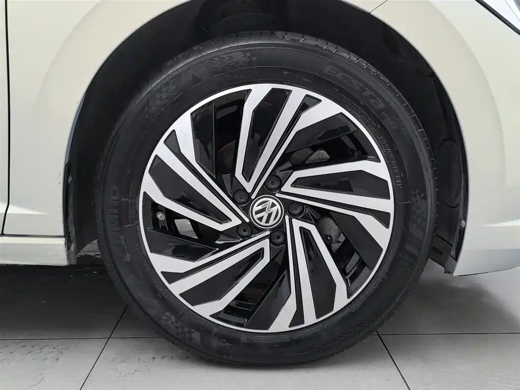 Volkswagen Sagitar 2021 280TSI DSG Surpassing Edition фото 17