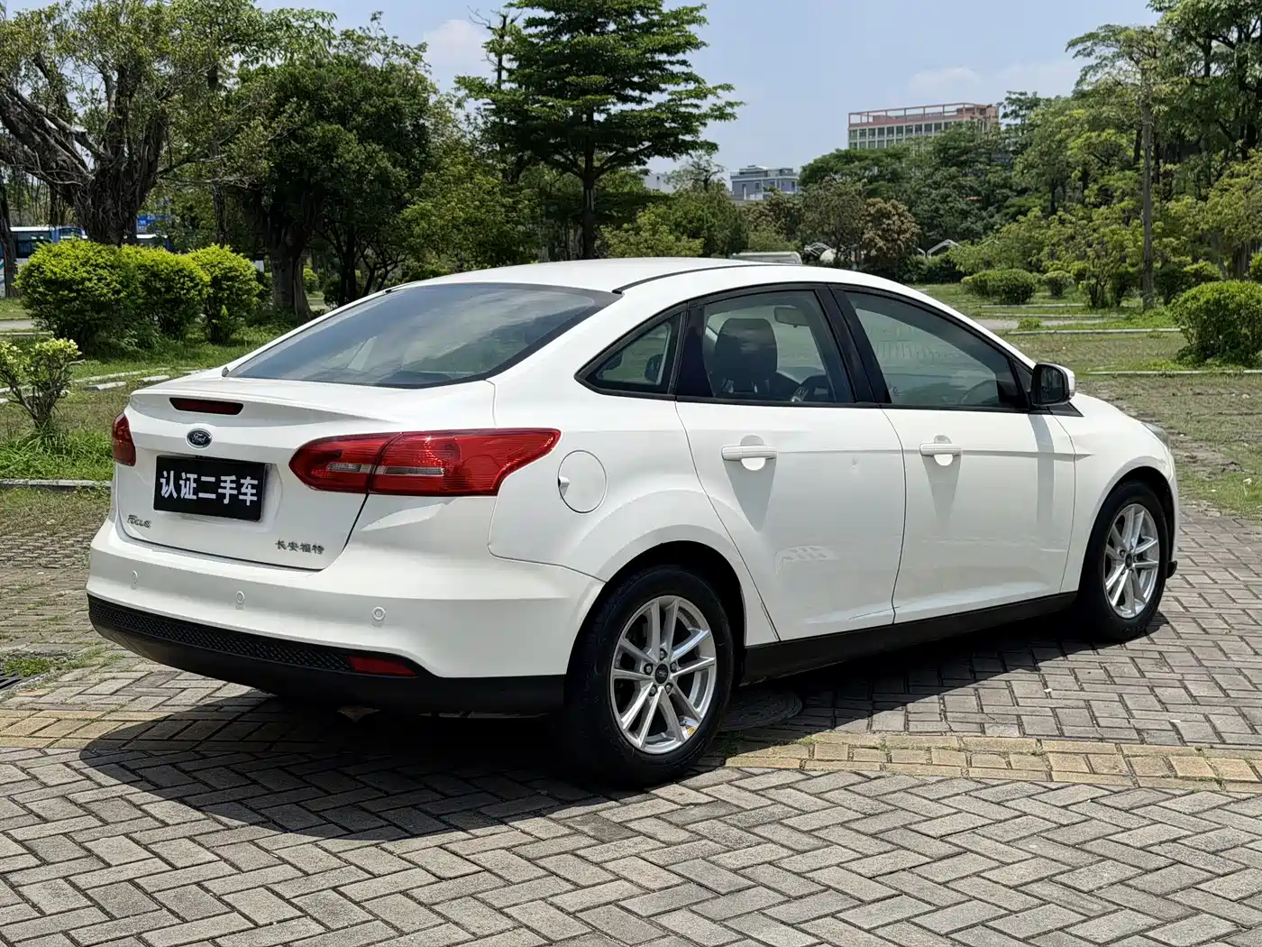 Фото 12 - Ford Focus