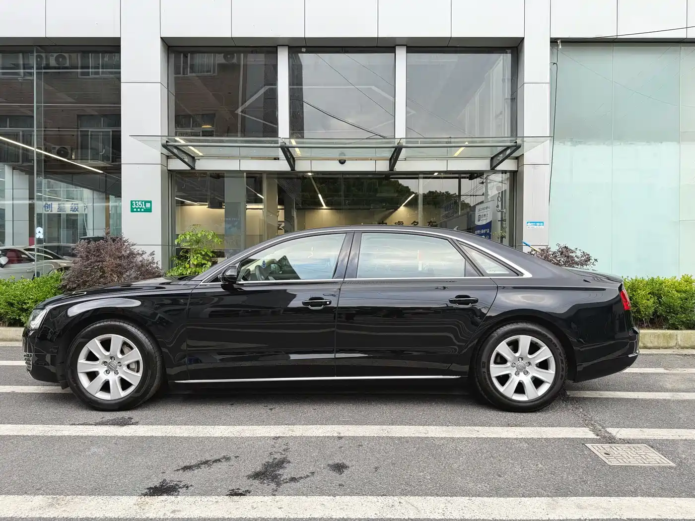 Audi A8 2012 A8L 45 TFSI quattro Comfort фото 13