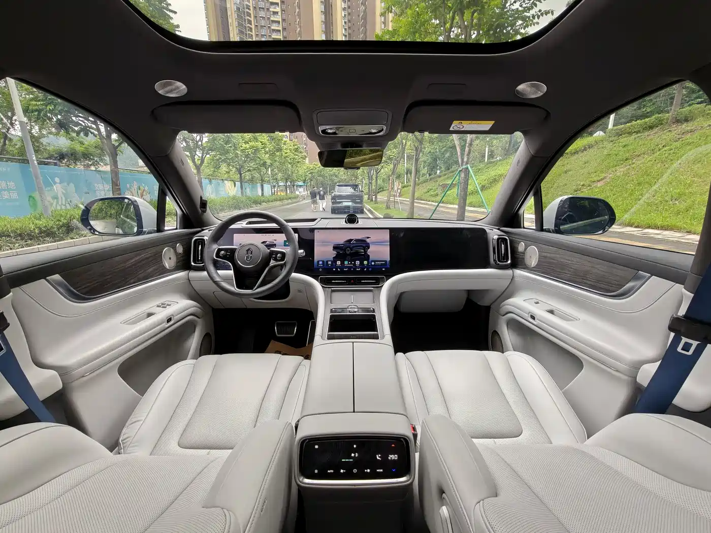 AITO Wenjie AITO M9 2024 Pure Electric Max Edition 100kWh 6-Seater фото 8
