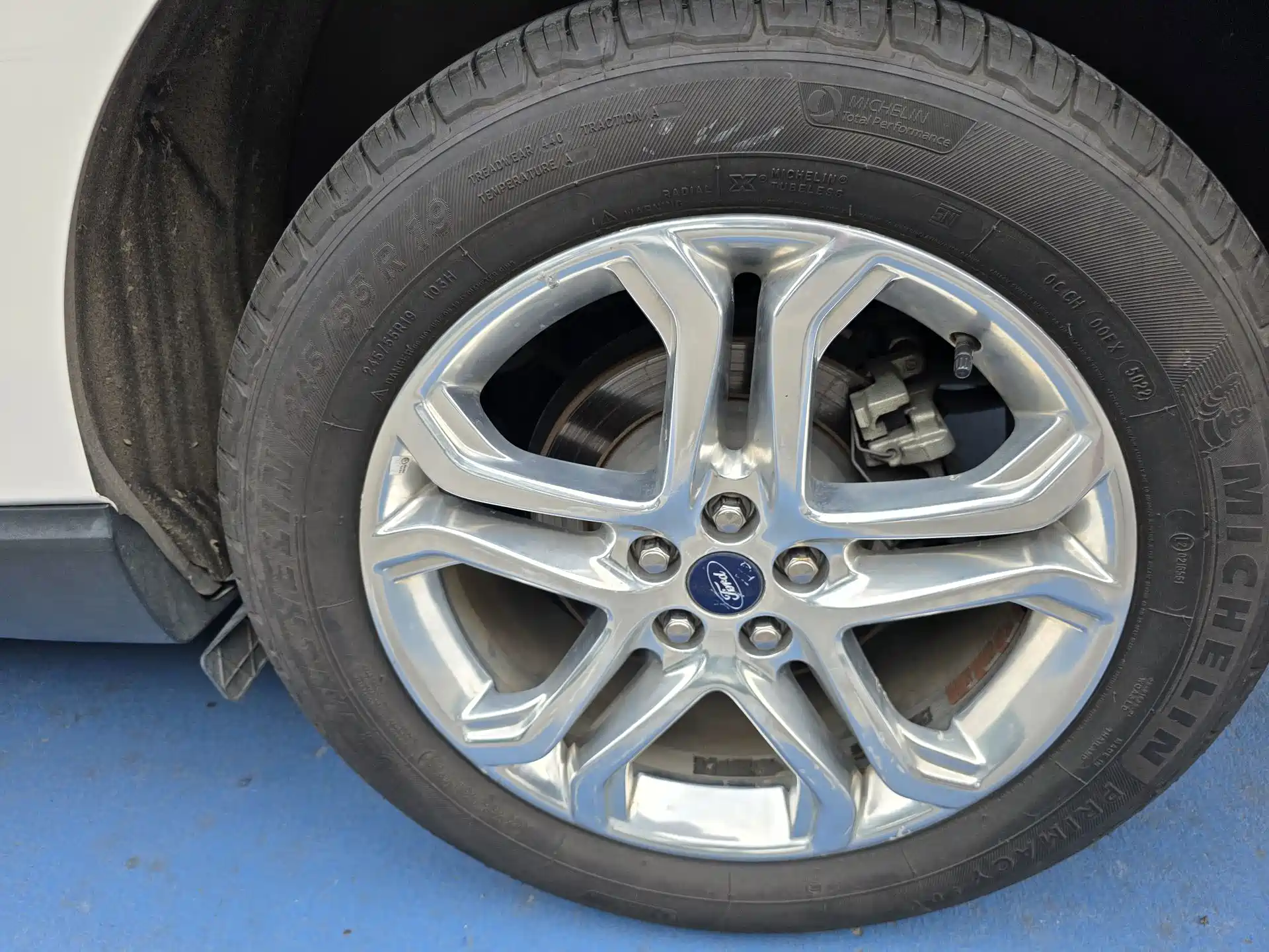 Фото 11 - Ford Edge