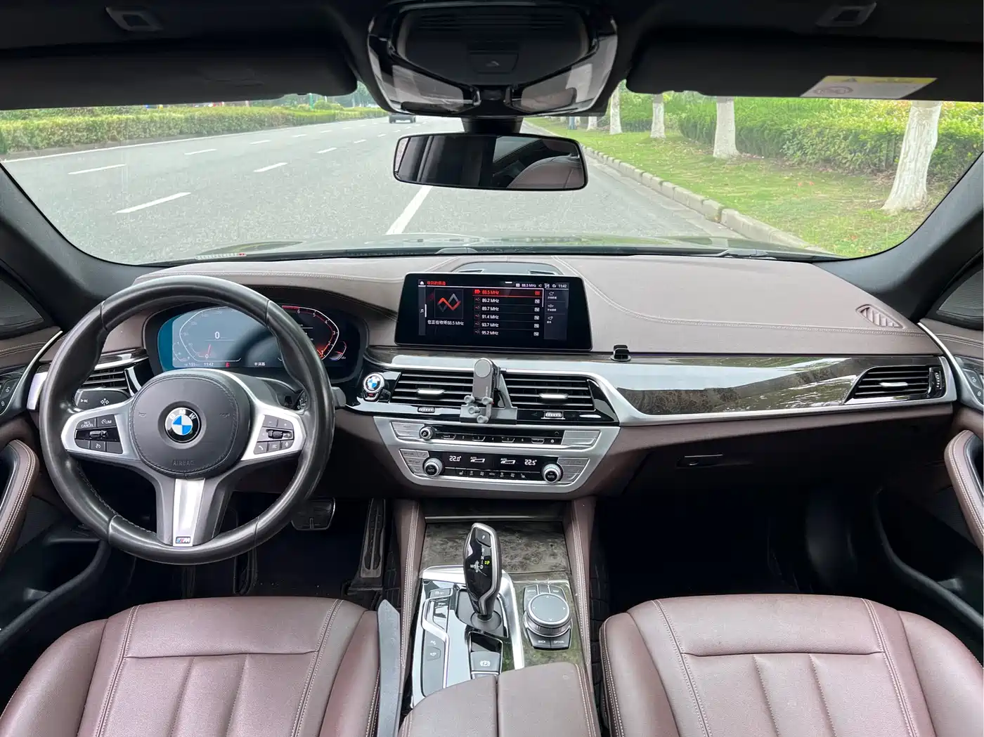 BMW 5 Series 2020 525Li M Sport Package фото 9