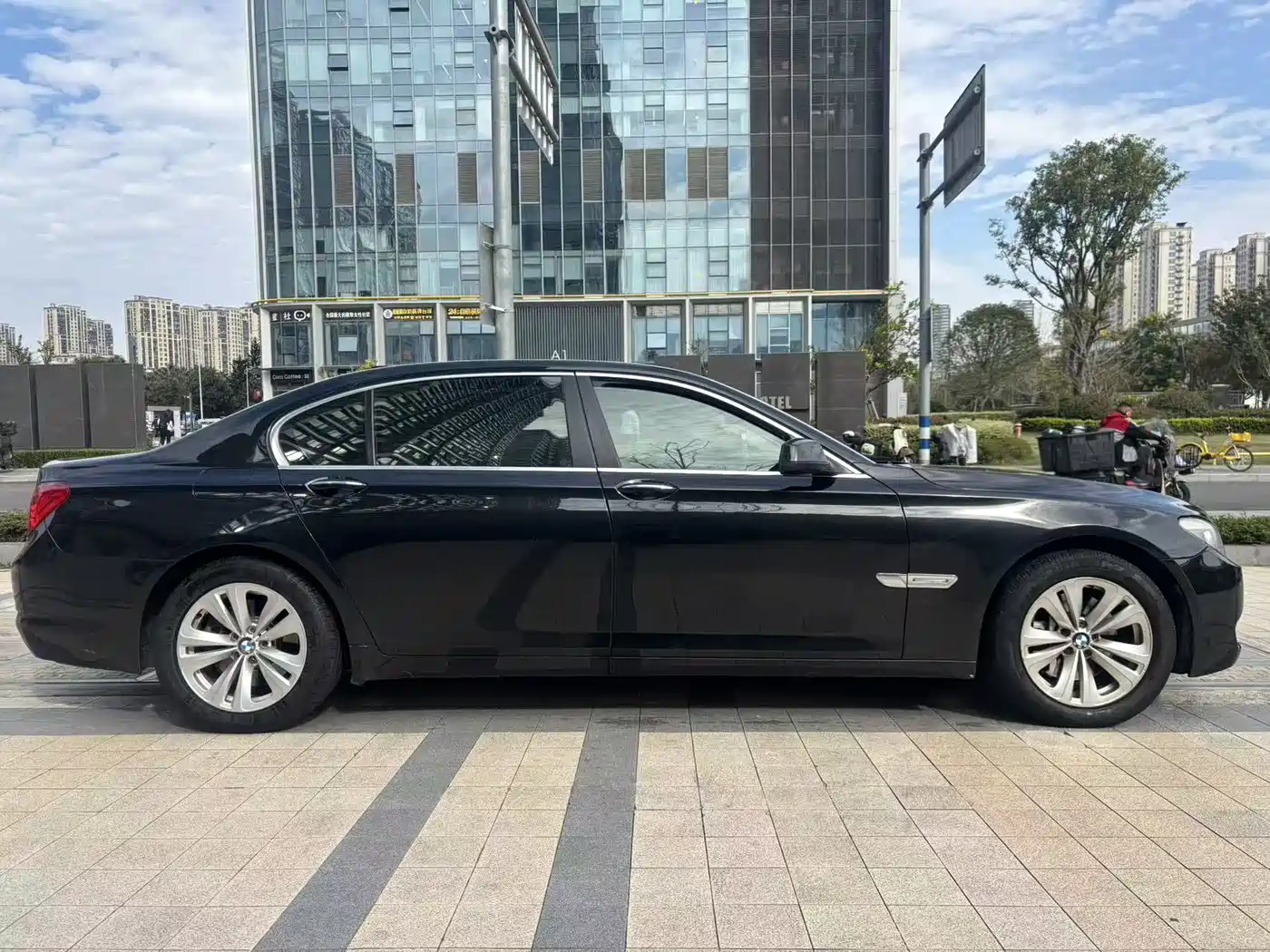 BMW 7 Series 2011 730Li Elegance фото 2