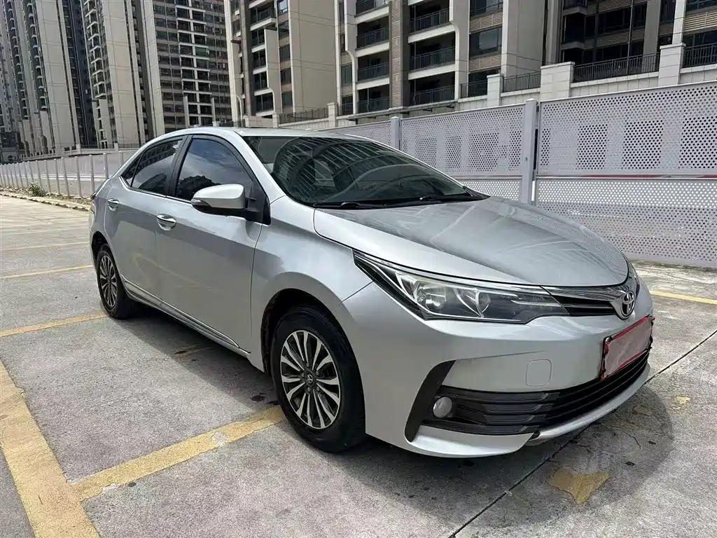 Toyota Corolla 2017 1.2T CVT GL-i Leather Special Edition фото 2