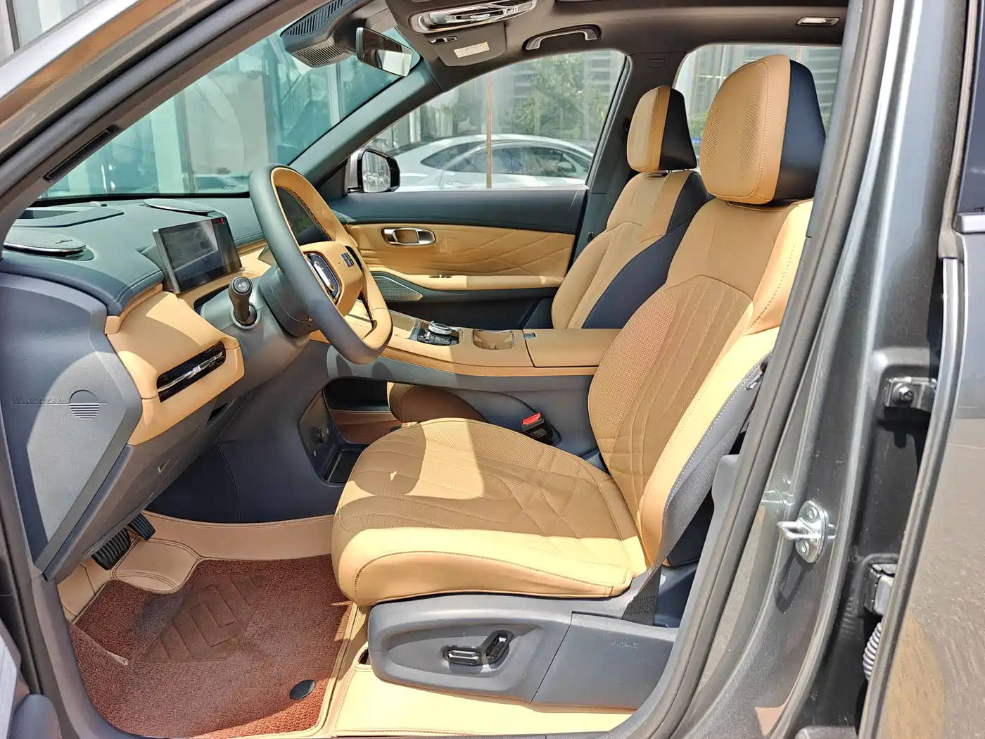 Geely Galaxy Galaxy Starship 7 EM-i 2025 Model 120km Explorer+ Edition фото 12