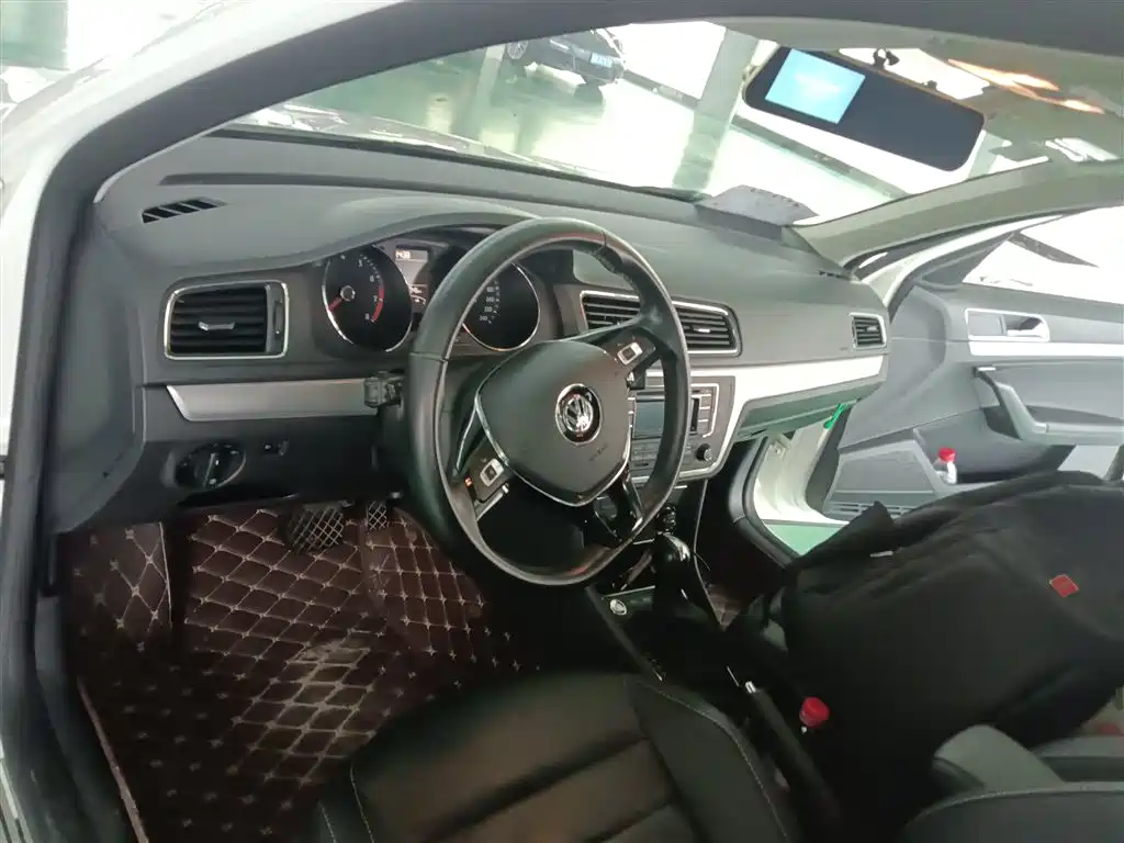 Volkswagen Lavida Tour 2017 180TSI DSG Comfort Edition фото 6