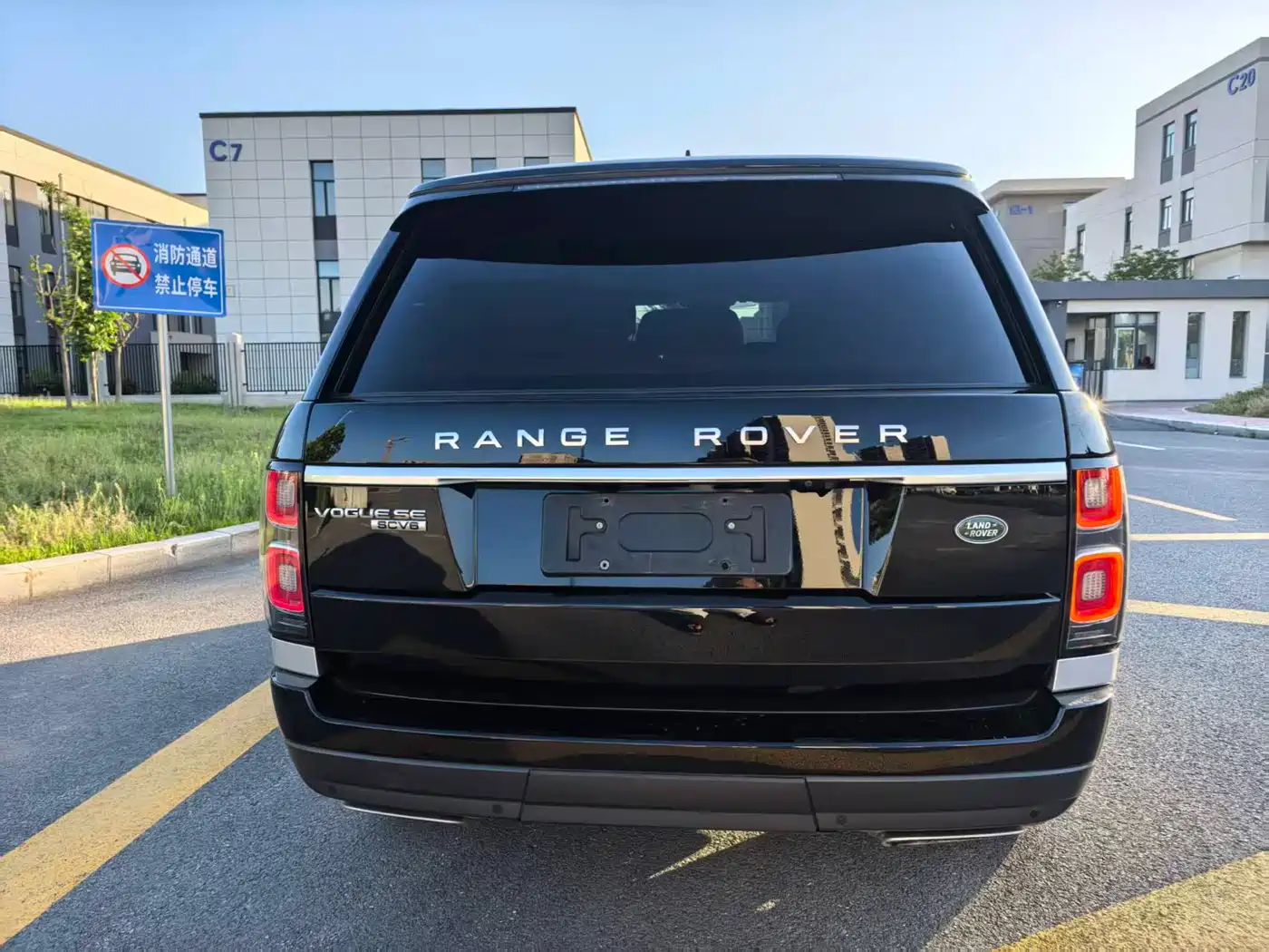 Land Rover Range Rover 2018 3.0 SC V6 Vogue SE Genesis Extended Edition фото 8