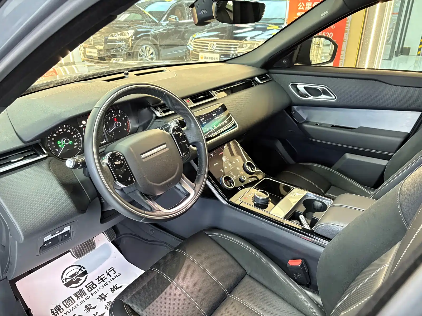 Фото 11 - Land Rover Range Rover Velar