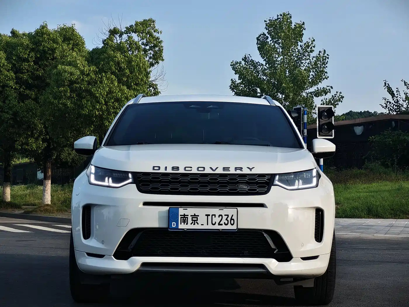 Land Rover Discovery Sport 2022 Model 249PS R-Dynamic S Performance Edition 5-Seater фото 3