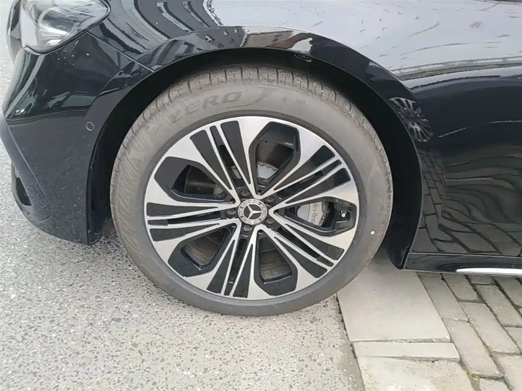 Mercedes-Benz E-Class New Energy 2023 E 350 e L Plug-in Hybrid Sport Sedan фото 23