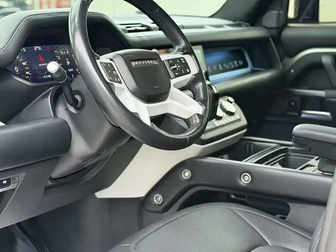 Land Rover Defender 2021 110 P400 SE фото 9